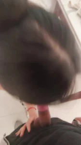 让前台小姐姐来家里帮忙打扫卫生，在口爆再操她（有完整版）